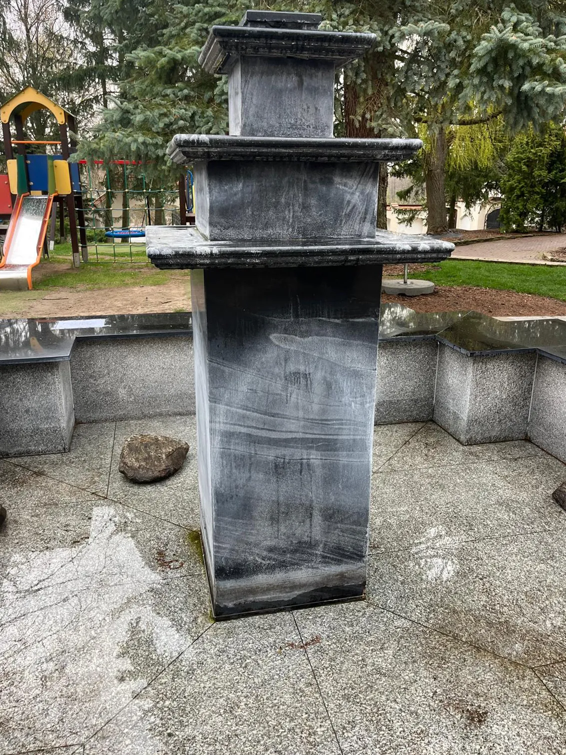 Fontanna przed myciem