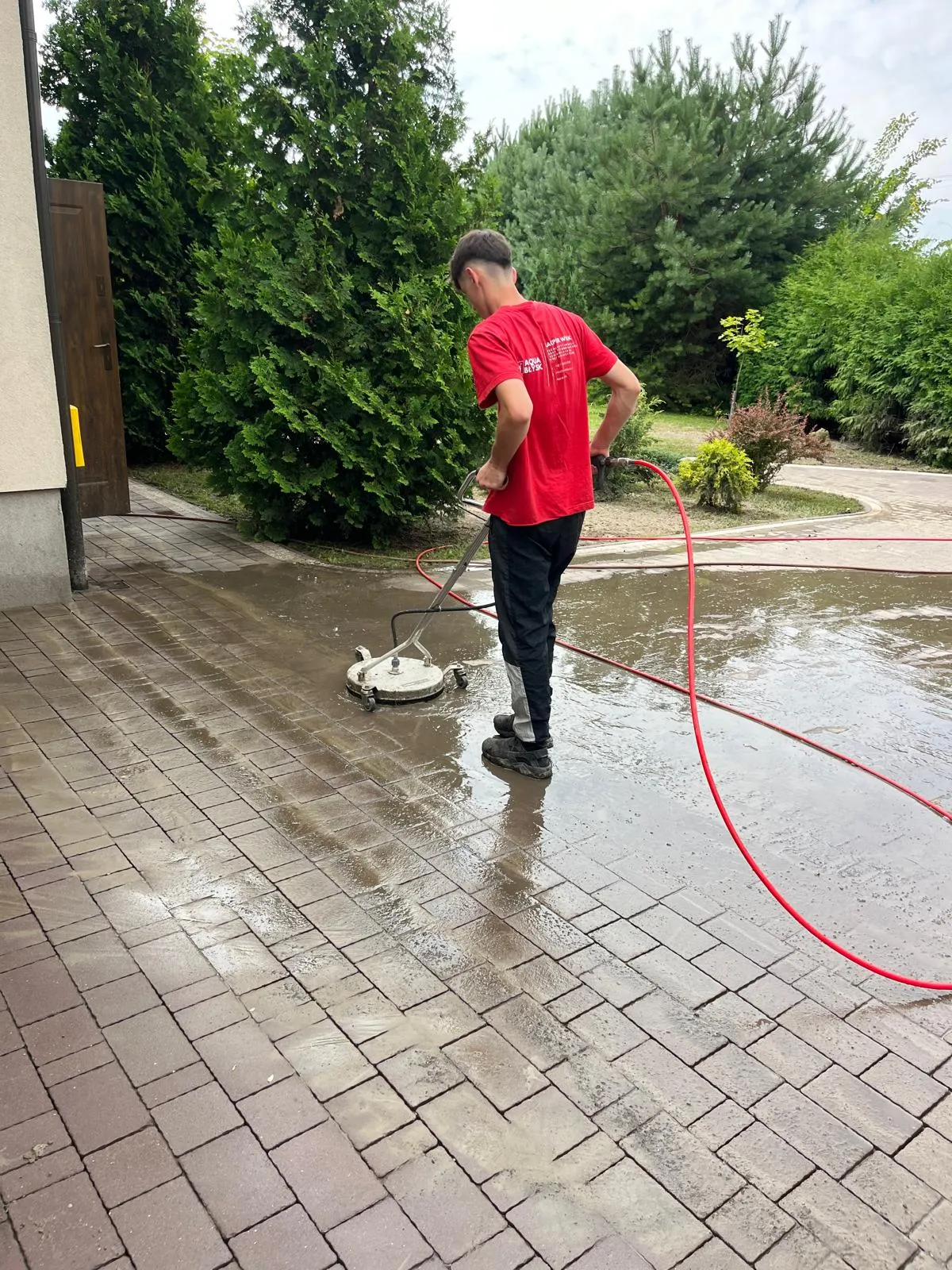 Mycie kostki brukowej